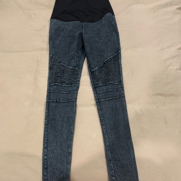 Maternity Leggings/Pants - Size small - Picture 4 of 5